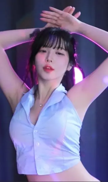 韩国BJ tildaaa 蒂尔达 浅蓝丝绸衬衫性感热舞