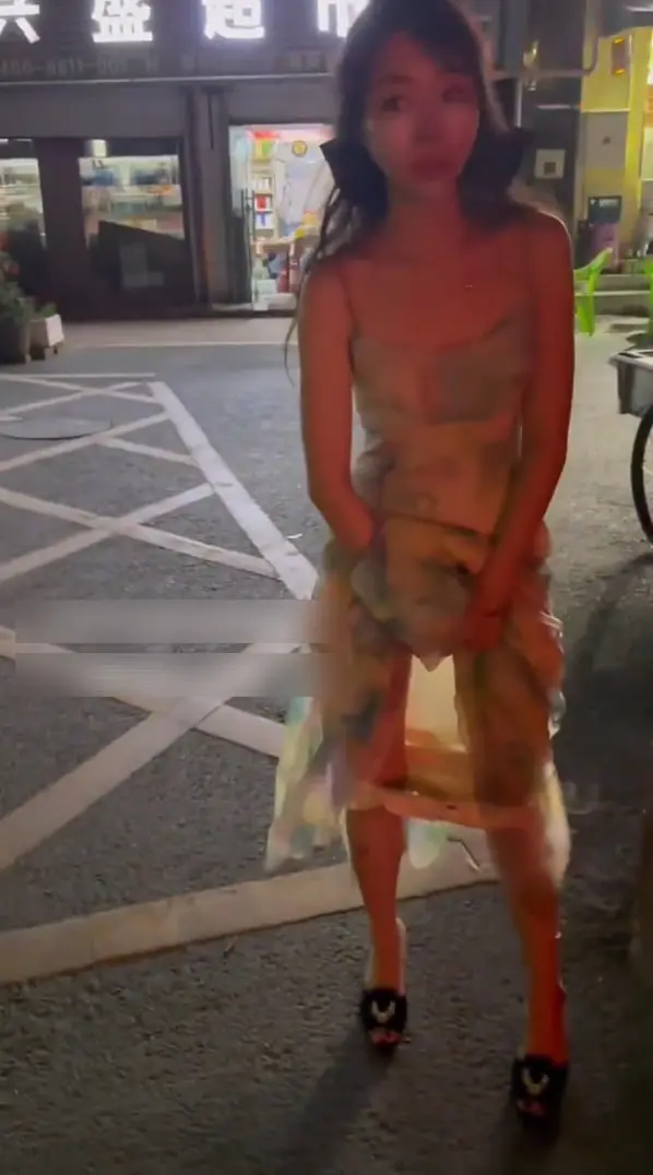 户外人前露出