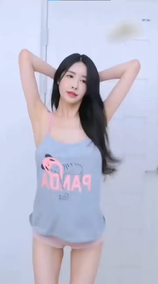熊猫吊带爆乳wink～😈