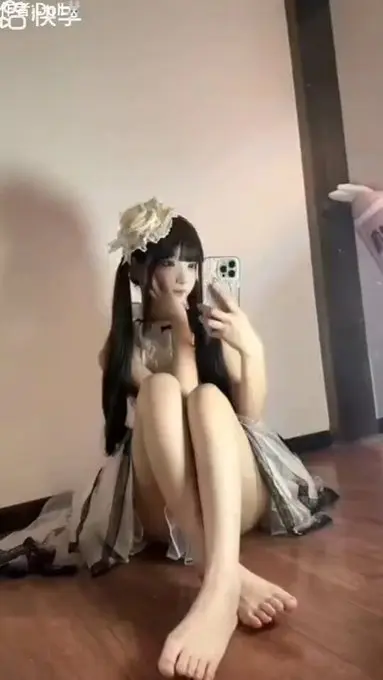 富哥约会极品少萝白丝可爱女仆