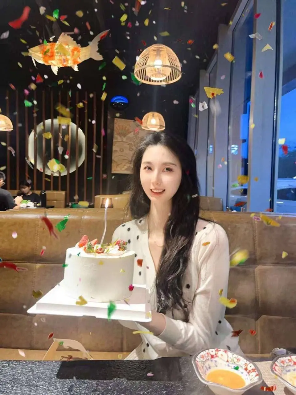 清纯可爱眼镜妹跟反差