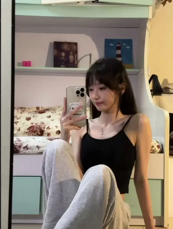 高颜值粉嫩小学妹！！！