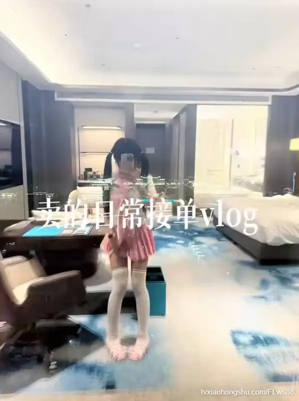 推特萝莉博主【 呆呆 】卖逼VLOG