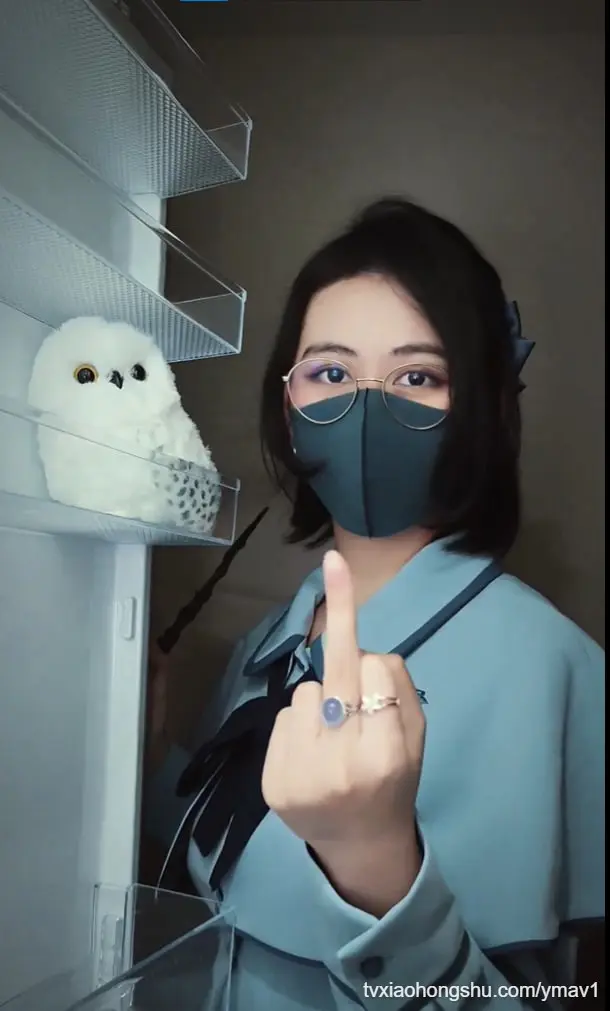 推特网红 【 奶咪Anaimiya 】白丝死库水黑口罩 尺度大胆