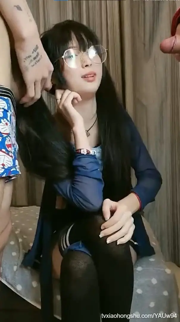 极品JK双马尾罗莉，被学长大屌直怼花蕊