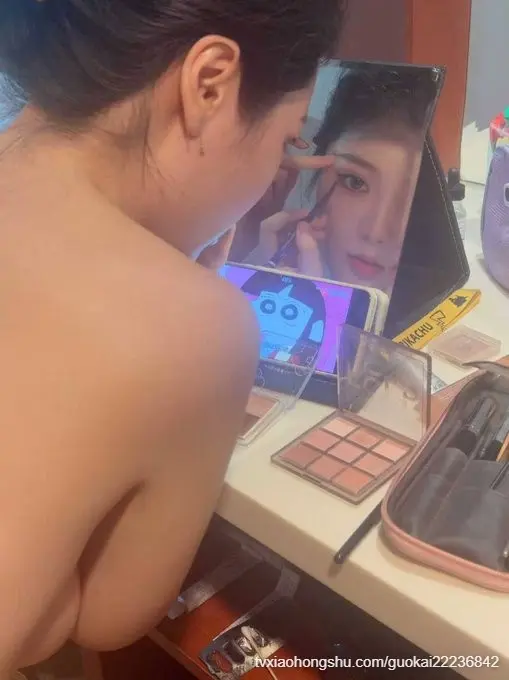 颜值挺高，可惜屁股太小