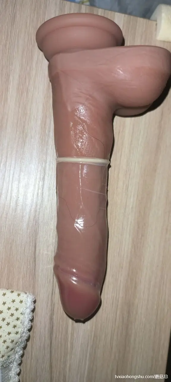 网友投稿：老婆被假鸡吧插流水了，说比我的爽