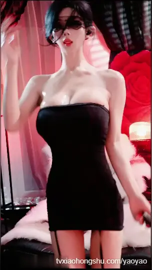 尤物尤洛子_火辣爆乳身材