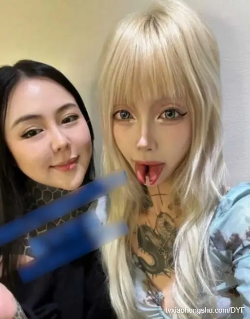 抖音舌头分叉女网红无能巨婴