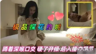 白衣美女蹲下跪姿深喉口交舔硬鸡巴后直接插入骚逼开操 后入抽插撞击狂操