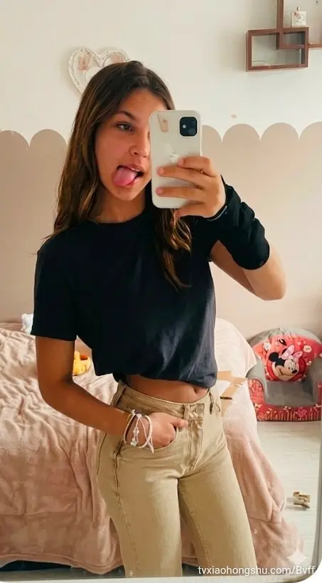 Mais la a poil et fait lq se doiter la chatte