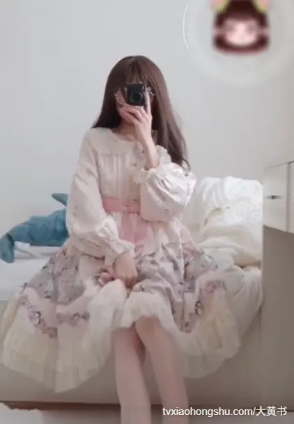 万人撸的粉色萝莉女神福利姬白丝足交假鸡巴 抽插自慰高潮呻吟 美穴白浆流出