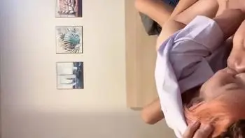 【女神学生】趁着休假约上我的校花系巨乳女友出来开房，刚进房间就舔起我的大屌，对镜自拍按到床上彻底把大奶学妹操到高潮！