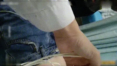 心电图检查偷拍，各种美乳大学生映入眼帘 动图预览