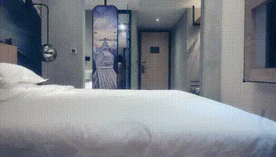 【七天极品探花】齐逼牛仔裤短发靓妹，床边侧入后入倒着插，精彩刺激 动图预览