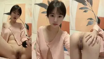 漂亮少妇居家自慰，掰穴自拍