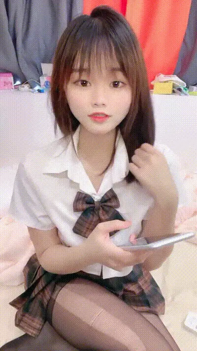 超卡哇伊网红美少女三寸萝莉之双马尾校园制式泳装下篇 摇椅里振动棒一番春撩 小穴见晨光潮喷 动图预览