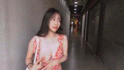 我是苏畅 ，我回来了／野外露出篇／人群背后的玩火露出 动图预览