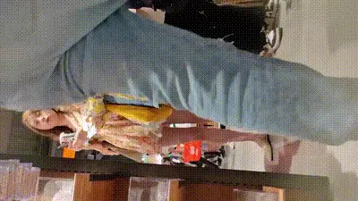 【硬核抄底】碎花裙靓女的骚味内裤 动图预览