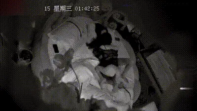 [稀缺资源-罕见高颜值女同做爱]互相舔逼舌吻，换着高潮好刺激 动图预览