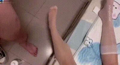 迷奸剧情_趁妹子睡着_黑丝_肉丝_裸足_玩脚_强制口交 动图预览