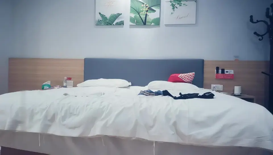 【七天极品探花】大奶骚妇啪啪首场，倒挂金钩口交，上位骑坐猛操浪叫不断