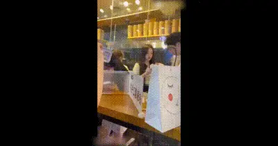 JK制服学生妹肉丝袜浅色骚内多视角贴着屁股偷拍 动图预览