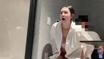 拍的太沉浸了...路人经过一点没有察觉🤣察觉到的时候吓了一跳！后来以为人走了，刚放松下来，这人直接开门进来了！没狸猫！！！