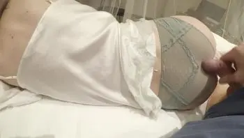 少妇背着老公出来赚外快