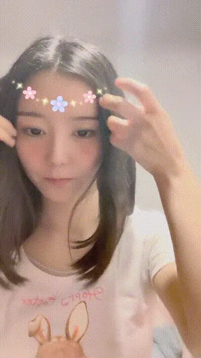 美乳大学生在家开直播掰穴柔逼自慰！ 动图预览
