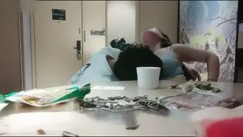爆操女同事后续，从炮友变成男女朋友，在家喝的微醺再操逼，依然是顶级身材，最大的呻吟还说要给我生儿子！
