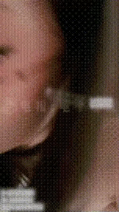 【你的鸡巴好长啊，顶到小姨的花心了】你射进来让小姨给你生宝宝，用手把小姨扣爽了直言小姨好想喷给你，满嘴骚话全程高能！ 动图预览