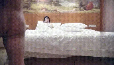 【七天极品探花】黑衣短发时尚靓妹，翘起屁股贴着J8揉搓，天然美乳真诱人_ 动图预览