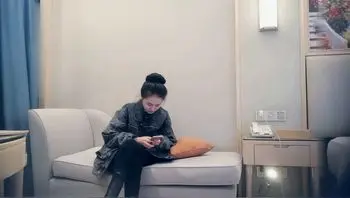 【七天极品探花】极品一字马女神，穿上情趣黑丝多姿势暴力抽插，呻吟娇喘不断