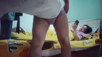 良家人妻家中被连干两炮