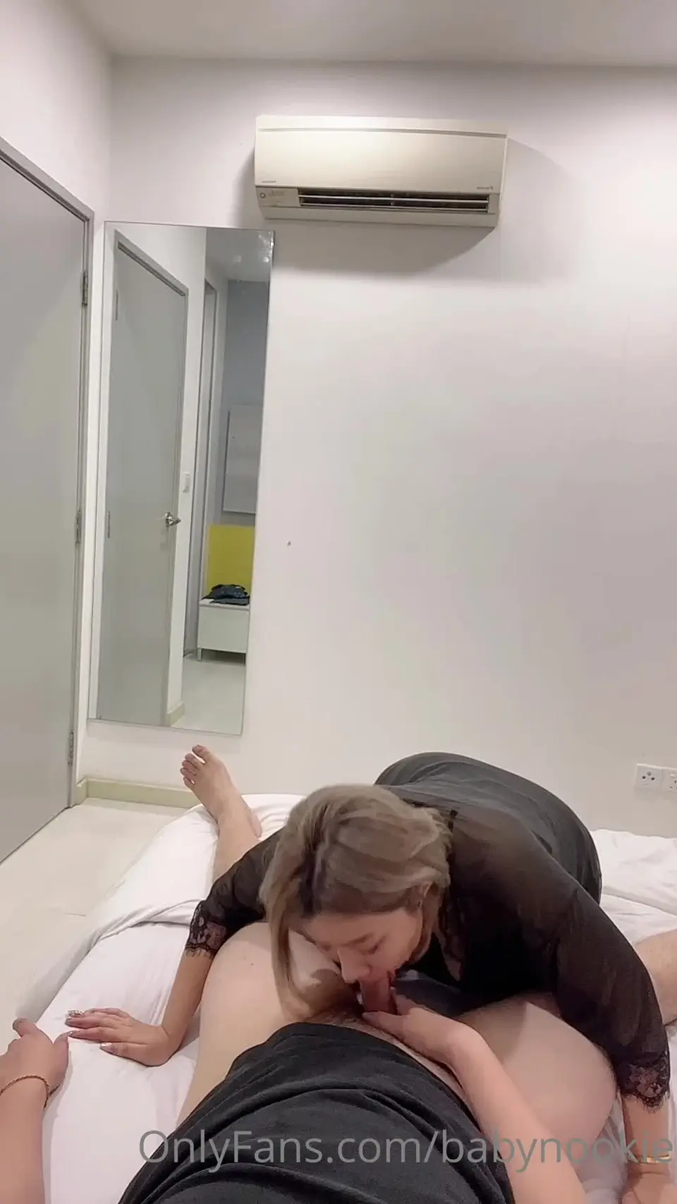 一对大奶子摇的是真好这种真正的骚货表情最骚【babynookie】