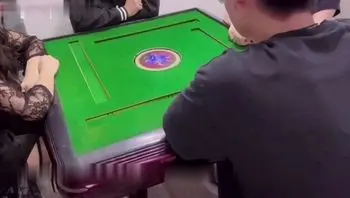 周末去学姐家打麻将，没想到穿着黑丝高跟鞋勾