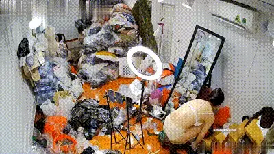 美女直播帶貨賣衣服露點換衣服 动图预览
