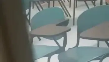 偷拍 香港城市大学 教学楼男女同学掀裙忘我扣下体自嗨事件