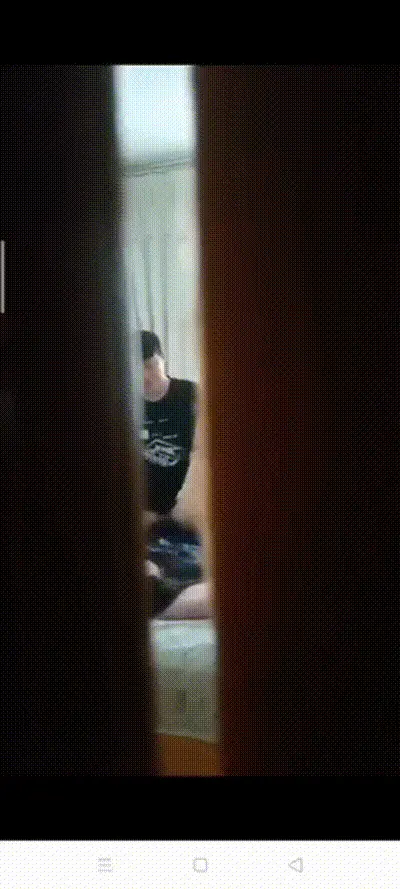 中国好室友！室友带女朋友回来打炮故意不关门 要不要冲进去加入他们？ 动图预览