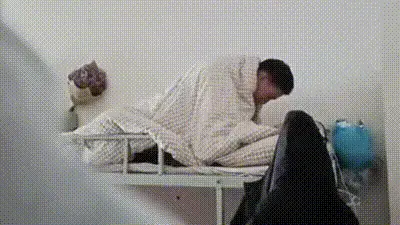 浙江嘉兴学院 男同学带女朋友带回寝室 当众啪啪啪被室友偷拍全校疯传！ 动图预览