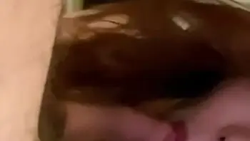 绿帽淫妻！极品双马尾嫩妹怡崽打瞌被男友直播与水友啪啪！