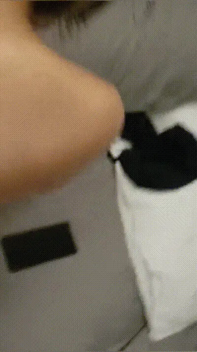 绿帽淫妻！极品双马尾嫩妹怡崽打瞌被男友直播与水友啪啪！ 动图预览