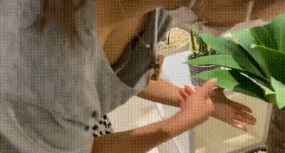 网络流传港男 偷拍 女店员 走光影片网民痛批其行为不检 动图预览