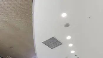 街拍精品 极品无内！闷骚眼镜纹身妹不穿内裤跟男友出门逛街被抄底！