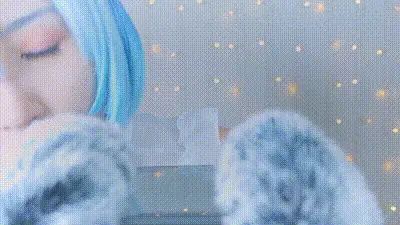 蓝发古灵精怪的她【MissWarmJ】 动图预览