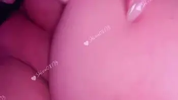 嗯..？好像不小心露出来了