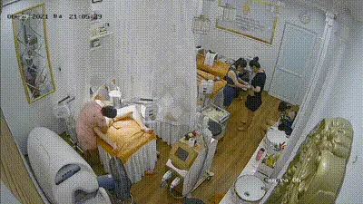 破解美容院摄像头偷拍 女顾客脱光衣服保养乳房和刮阴毛 偷窥好多漂亮翘挺美乳和私处！ 动图预览