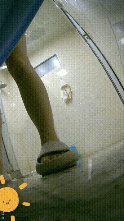 变态男暗恋女主管七年 看到对方结婚用小号骚扰人家 并发出偷拍女主管洗澡的视频！ 动图预览