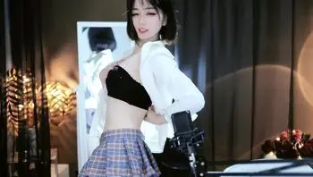 颜值女主播_虎牙 刘钞钞 JK装热舞